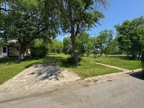 429 18th St, Port Arthur, TX 77640