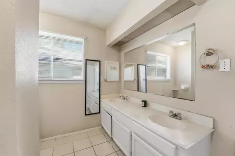 Bath - 6203 Sunnygate Dr, Spring, TX 77373 photo 2 of 5
