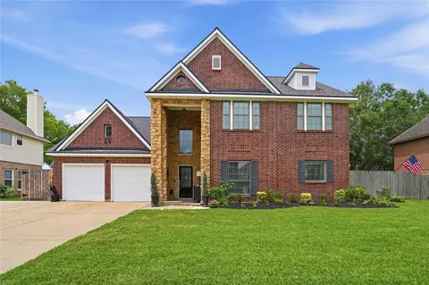 1501 W Castlewood Ave, Friendswood, TX 77546
