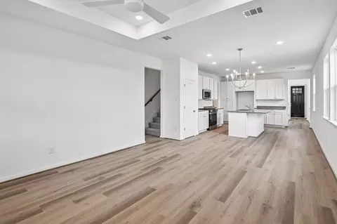 Living - 29538 Barnview Dr, Waller, TX 77484 photo 2 of 3