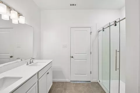 Bath - 29538 Barnview Dr, Waller, TX 77484 photo 1 of 3