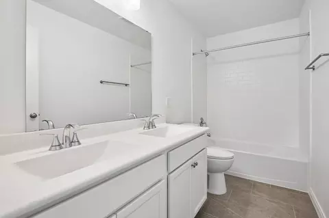 Bath - 29538 Barnview Dr, Waller, TX 77484 photo 3 of 3