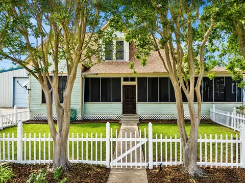 260 Fisher St, Matagorda, TX 77457