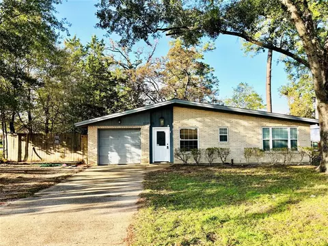 2016 Oaklawn Dr, Conroe, TX 77304 photo 1