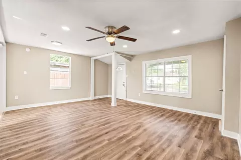 2226 Rainbow Dr, Houston, TX 77023