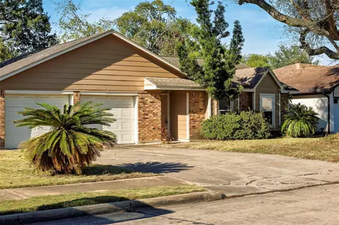 408 Travis St, Webster, TX 77598 photo 1