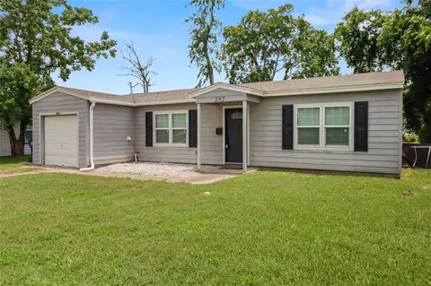 305 Evans St, Angleton, TX 77515 photo 1