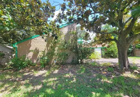 8420 Plantation Dr, Texas City, TX 77591