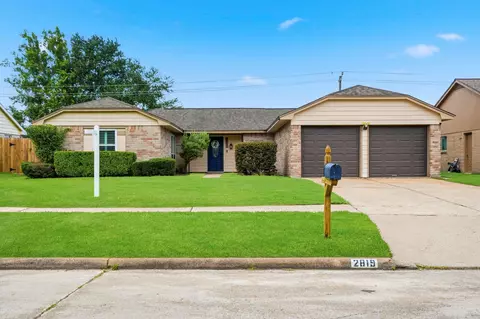 2819 Heritage Colony Dr, Webster, TX 77598