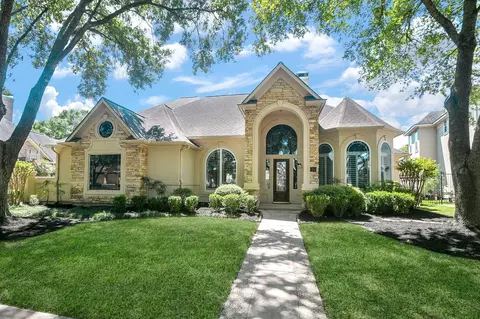 19 Clear Springs Ct, Sugar Land, TX 77479