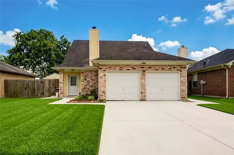 316 N Ranch House Rd, Angleton, TX 77515