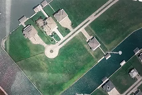1812 Laguna Harbor Estate Blvd, Port Bolivar, TX 77650