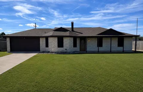104 Wilham St, Anahuac, TX 77514