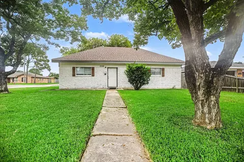 2222 20th Ave N, Texas City, TX 77590
