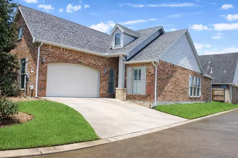 3850 Central Pointe Dr, Beaumont, TX 77706