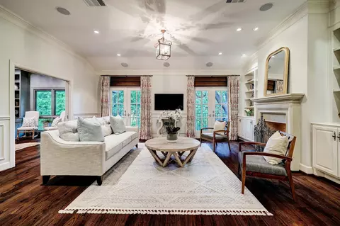 6599 Bayou Glen Rd, Houston, TX 77057