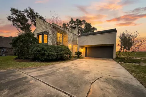 2194 Twin Lakes Blvd, West Columbia, TX 77486