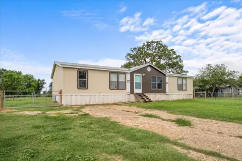 204 E Fayette St, Ellinger, TX 78938