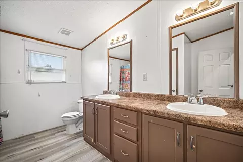 Bath - 204 E Fayette St, Ellinger, TX 78938 photo 3 of 3