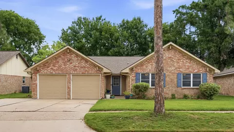 2022 Arcadia Dr, Sugar Land, TX 77498