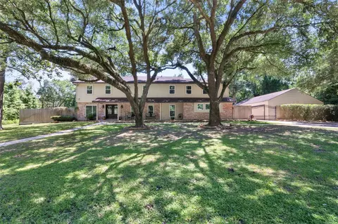 109 Riverbrook Dr, Conroe, TX 77385
