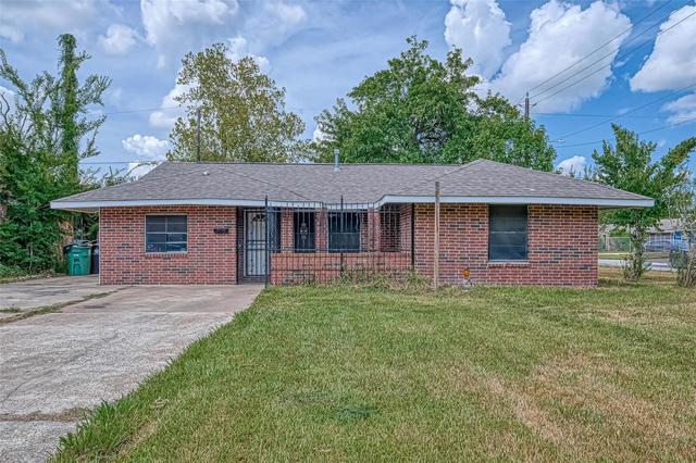 5431 Willow Glen Dr, Houston, TX 77033