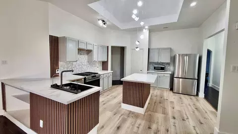 17122 Canterbury Green Ct, Sugar Land, TX 77498