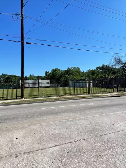 4815 E Tidwell Rd, Houston, TX 77016
