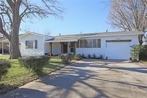 506 Azalea St, Lake Jackson, TX 77566
