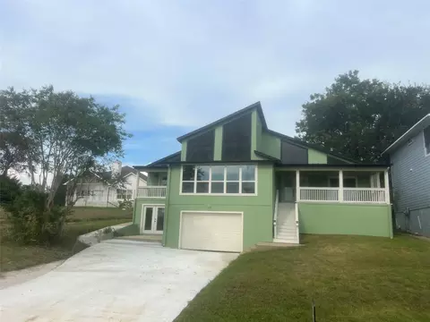 311 Edgewater Dr, Livingston, TX 77351