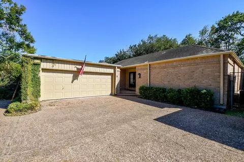 2930 Country Club Blvd, Sugar Land, TX 77478