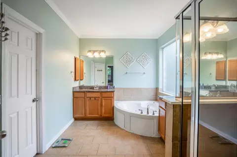 Bath - 10410 Pitcataway Dr, Spring, TX 77379 photo 1 of 2