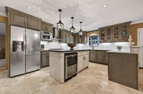 10034 Meadow Lake Ln, Houston, TX 77042