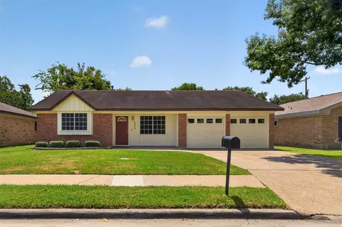 2809 3rd Ave N, Texas City, TX 77590