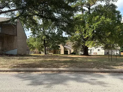 654 Cherry Hills Dr, Huntsville, TX 77340