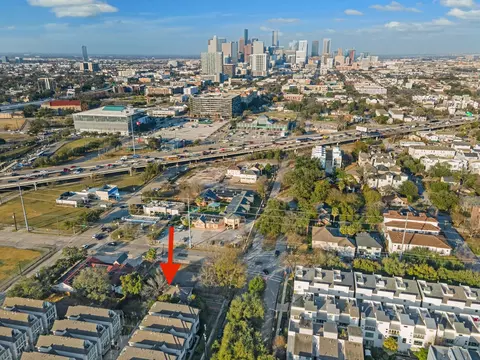 4708 Caroline St, Houston, TX 77004
