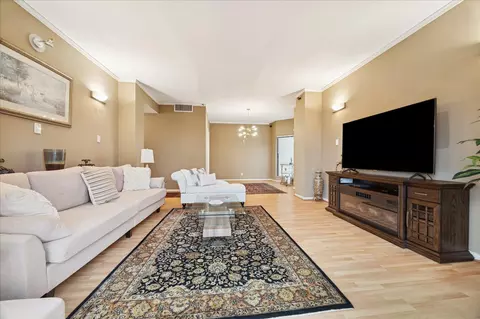 661 Bering Dr #709, Houston, TX 77057
