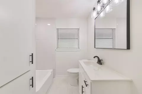 Bath - 4422 Libbey Ln, Houston, TX 77092 photo 1 of 4