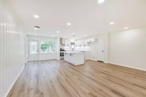 Living - 4422 Libbey Ln, Houston, TX 77092 photo 2 of 8