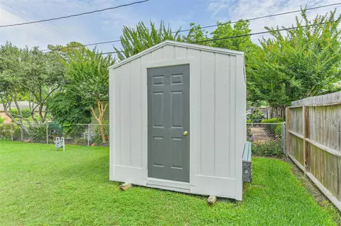 Exterior - 4422 Libbey Ln, Houston, TX 77092 photo 7 of 8