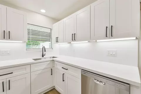 Kitchen - 4422 Libbey Ln, Houston, TX 77092 photo 5 of 6
