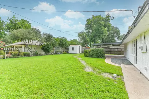 Exterior - 4422 Libbey Ln, Houston, TX 77092 photo 5 of 8