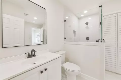 Bath - 4422 Libbey Ln, Houston, TX 77092 photo 3 of 4