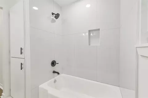 Bath - 4422 Libbey Ln, Houston, TX 77092 photo 2 of 4