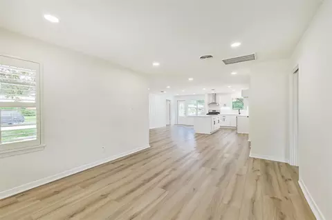 Living - 4422 Libbey Ln, Houston, TX 77092 photo 4 of 8