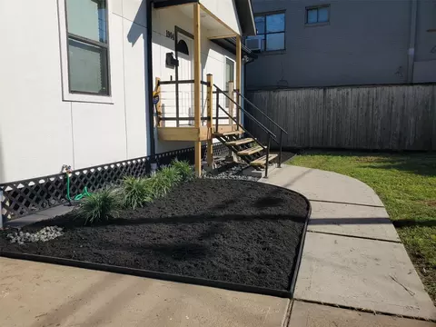 1904 Davis St, Houston, TX 77026