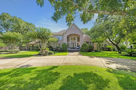109 Sunset Dr, Friendswood, TX 77546