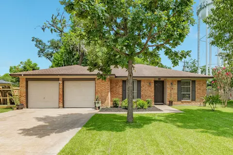 310 Dogwood St, Lake Jackson, TX 77566