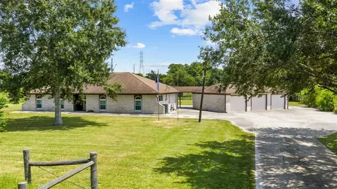 2915 Cemetery Rd, Santa Fe, TX 77517