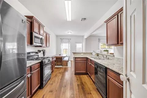 319 Falling Pine Dr, Conroe, TX 77304